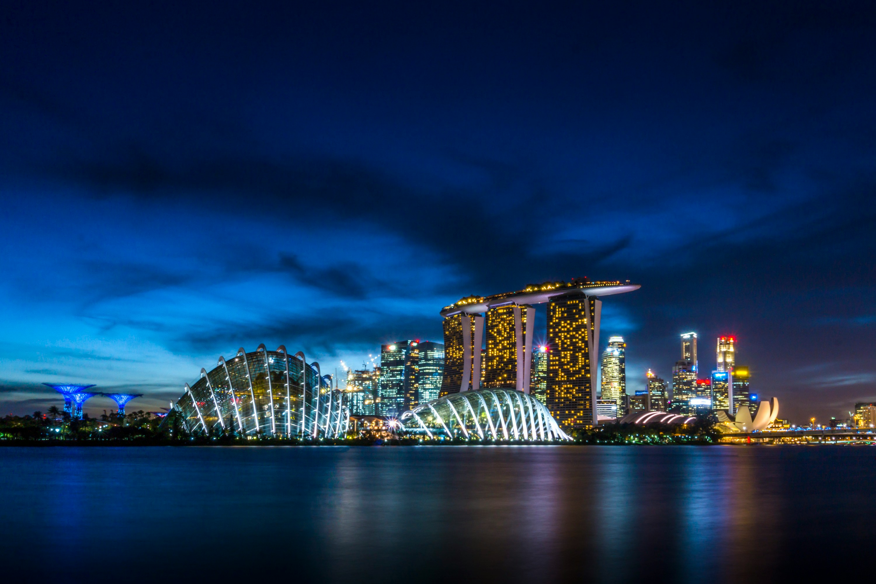 Singapore - by Mike https://unsplash.com/@mikeenerio 